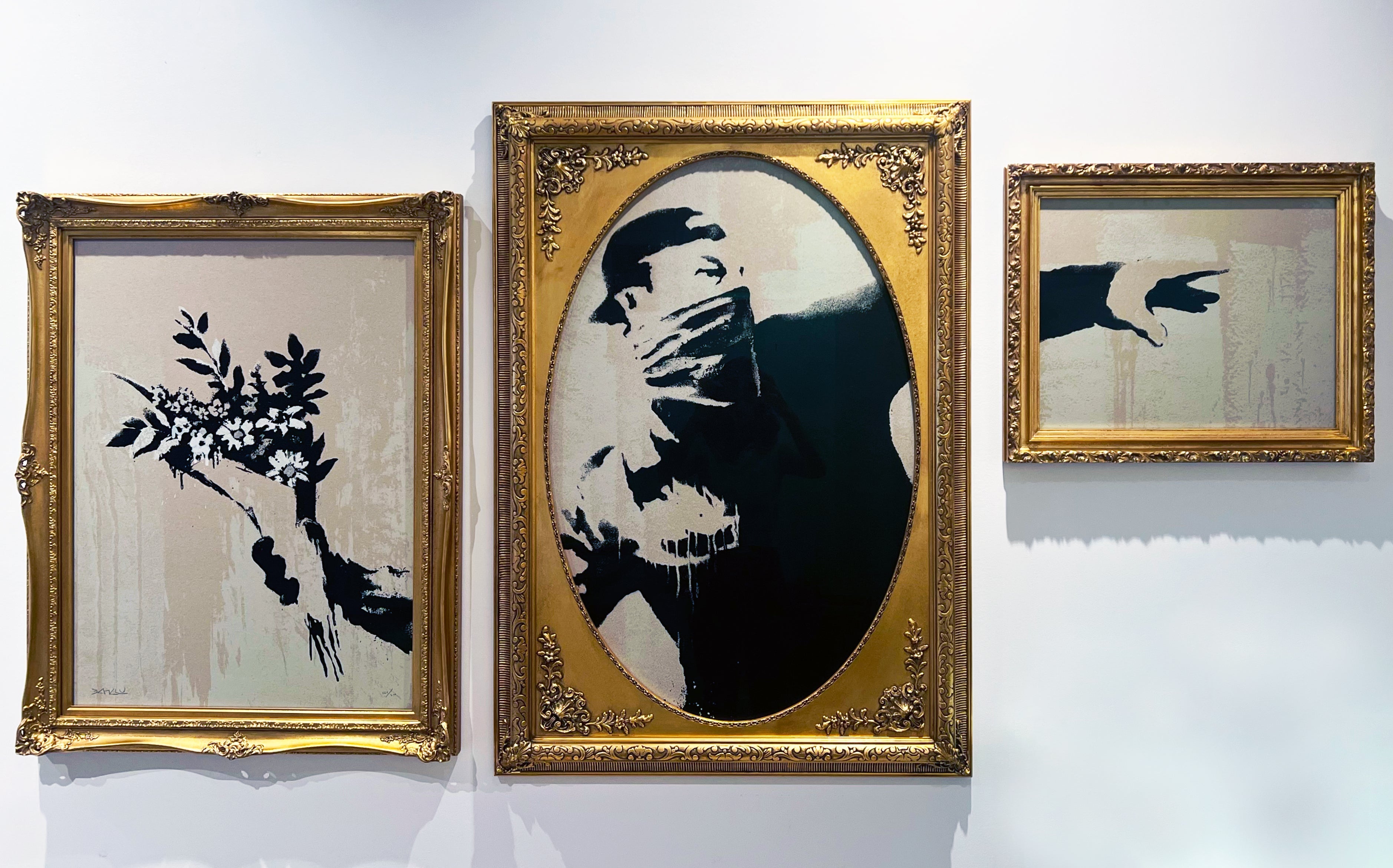 額装品/Flower Thrower/バンクシー/アート/インテリア/貴重 Banksy Flower Thrower Triptych 2019 – Georgetown Frame Shoppe