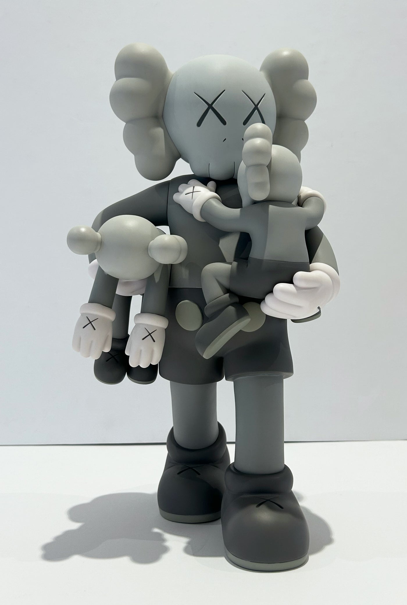 KAWS CLEAN SLATE ソフビ フィギュア KAWS Clean Slate (Grey) 2018 – Georgetown Frame Shoppe